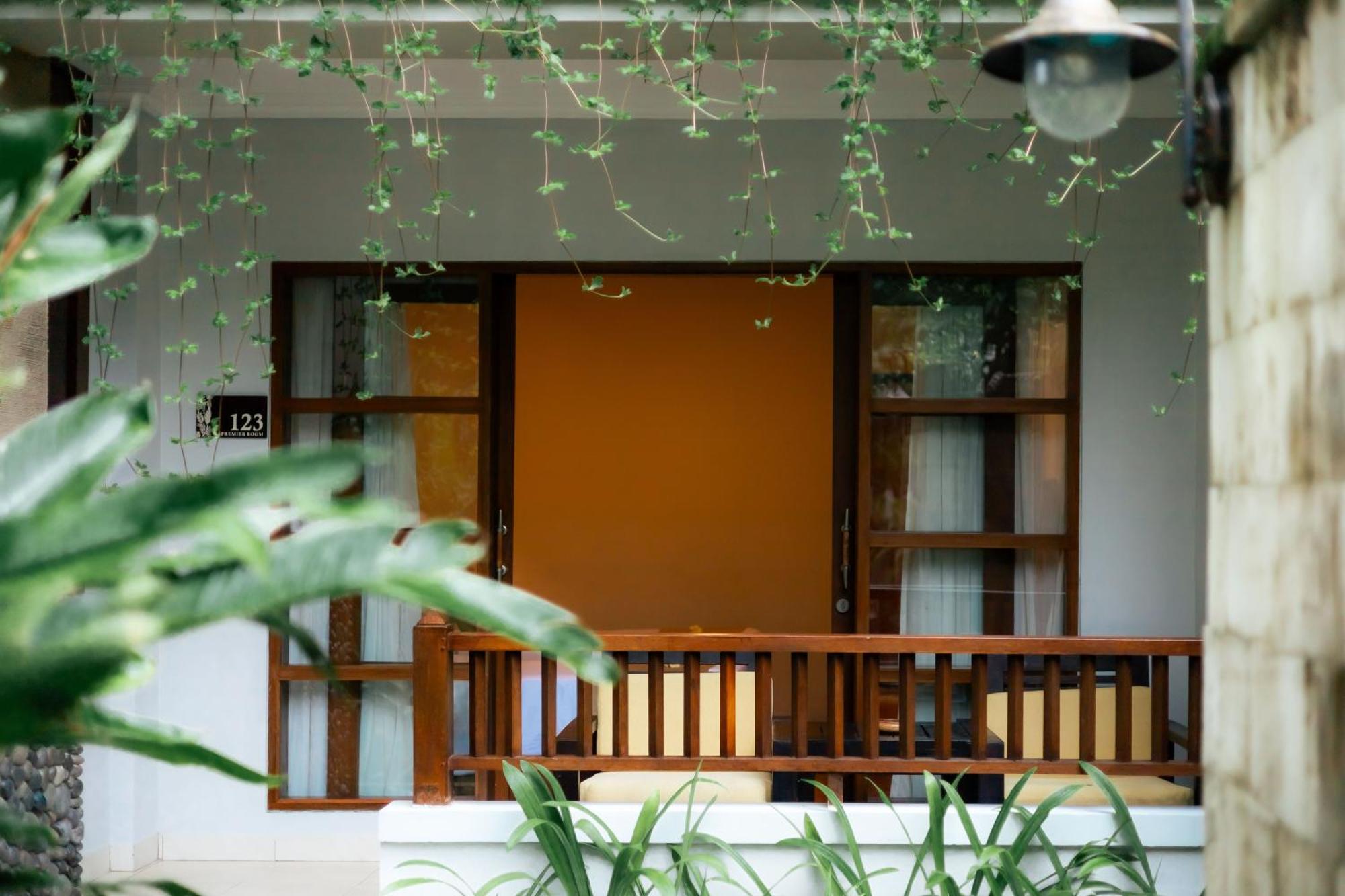 Fourteen Roses Beach Hotel Legian  Exterior photo
