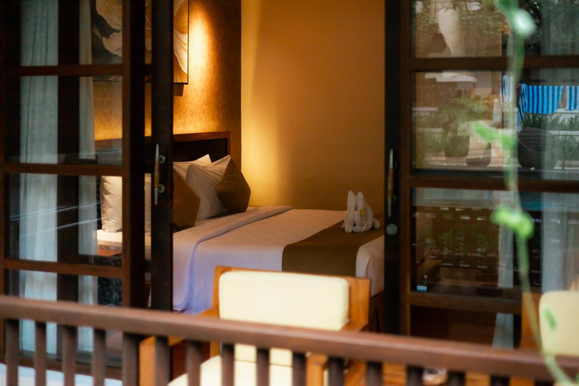 Fourteen Roses Beach Hotel Legian  Exterior photo