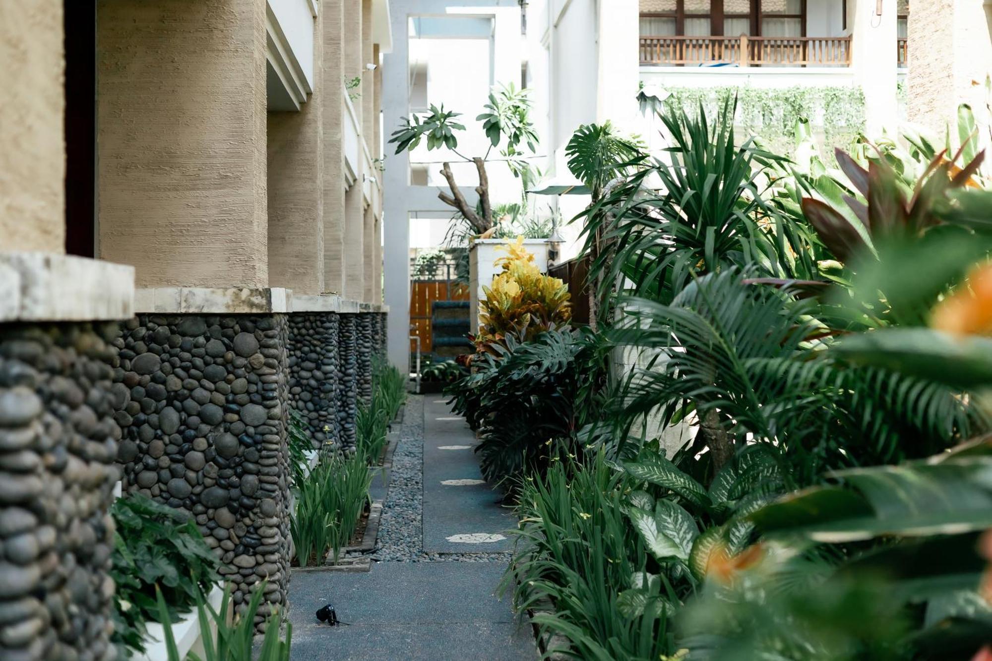 Fourteen Roses Beach Hotel Legian  Exterior photo
